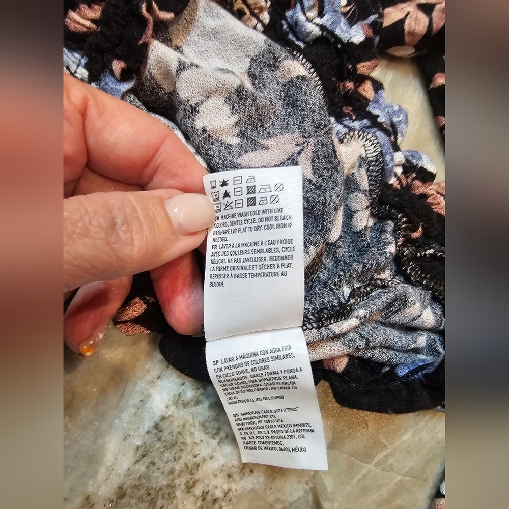 American Eagle Soft Sexy Crepe Floral Wrap Blouse XS Bell Sleeve Black Blue Tan - Picture 8 of 11